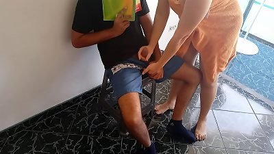 è´ªå¾—æ— åŽŒçš„ç»§æ¯è¶ç€è€å…¬ä¸åœ¨å®¶ï¼ŒæŠŠç»§å­çš„é˜³å…·éƒ½æŠ“äº†èµ·æ¥ï¼Œè¶æœºç»™ä»–ä¸Šäº†ä¸°å¯Œçš„ä¸€è¯¾