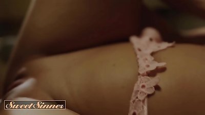 ï¼ˆKayley Gunnerï¼‰å’Œå¥¹çš„å¥³å©¿ï¼ˆTyler Nixonï¼‰åˆ†äº«ä¸€ä¸ªè‚®è„çš„ç§˜å¯† - Family Sinners