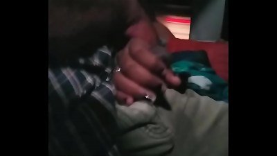 æ·±å–‰æ£’ç«™åœ¨è¡Œé©¶çš„å…¬äº¤è½¦ä¸Šçš„ä¹è¶£