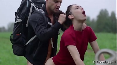 X-Angels.com - Arwen Gold - å¹¸è¿çš„å¾’æ­¥æ—…è¡Œè€…