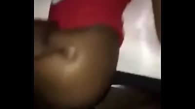18å²ä¹Œæœ¨Thoté«˜ä¸­ç”Ÿï¼Œåœ¨ç”·å‹å‡ºè½¨å¹¶æŠŠå®ƒè´´åœ¨å¥¹çš„ç…§ç‰‡ä¸Šä»¥ä¾¿ä»–å¯ä»¥çœ‹åˆ°åŽï¼Œä¸ºäº†æŠ¥å¤ï¼Œç”¨é˜´èŒŽæŽ¢æŸ¥äº†å¥¹ç”·æœ‹å‹çš„å·¨å¤§æ—‹é’®