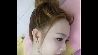 CÃ´ng ChÃºa Banh BÆ°á»›m è¶Šå—å¥³å­©å±•ç¤ºå¥¹çš„èƒ¸éƒ¨ 2