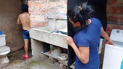æˆ‘æœ€ç»ˆåœ¨é‚»å±…åœ¨ç»§çˆ¶æµ´å®¤æ´—æ¾¡æ—¶å¸å…¥äº†æˆ‘çš„é˜´èŒŽï¼è´«æ°‘çªŸè‰²æƒ…