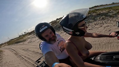 Em Canoa Quebrada no meio das praias e dunas do CearÃ¡ a Carona do Ted com Ma Santos