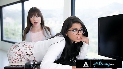 GIRLSWAY - æ„¤æ€’çš„ç»Ÿæ²»è€æ¿éœ€è¦æ— èƒ½çš„æ–°æ‰‹ IT å‰å¨œÂ·ç“¦ä¼¦è’‚å¨œæ¥æ»¡è¶³å¥¹